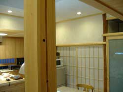 四面が見える柱。等級は「三面上小節一面小節」